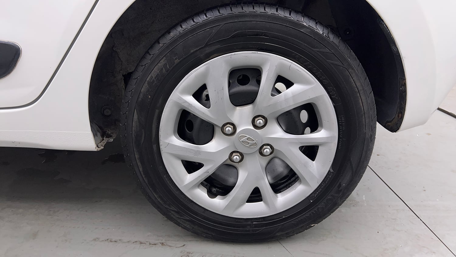 Used 2017 Hyundai Grand i10 Sportz (O) 1.2 Kappa VTVT Petrol Manual tyres LEFT REAR TYRE RIM VIEW