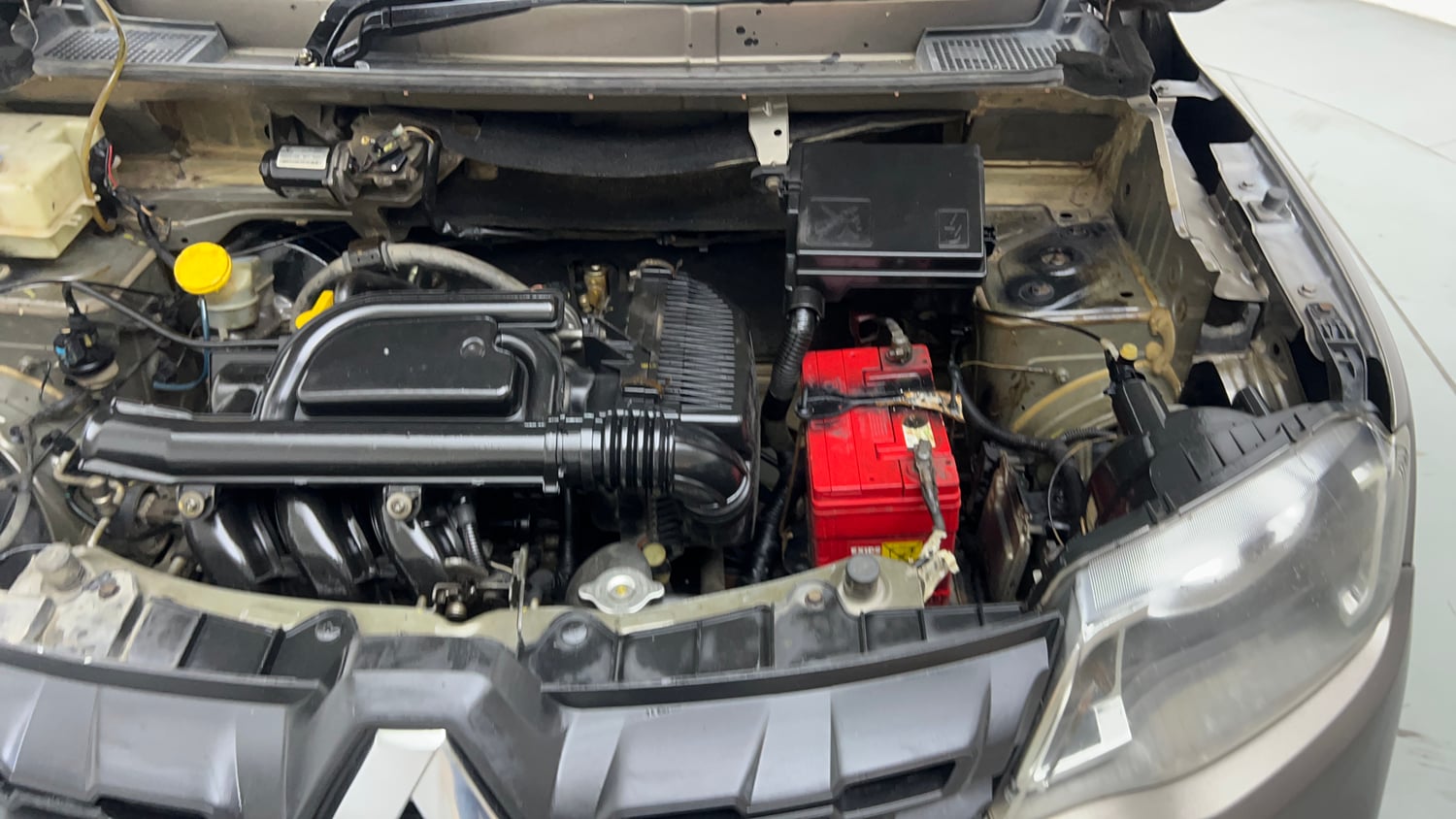 Used 2017 Renault Kwid 1.0 RXT Petrol Manual engine ENGINE LEFT SIDE VIEW