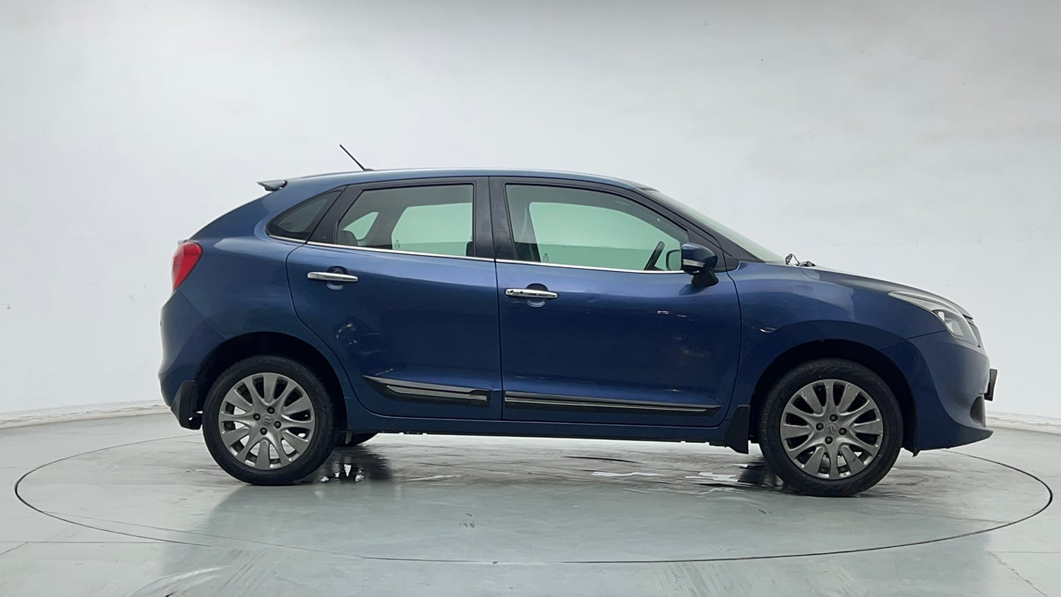 Used 2017 Maruti Suzuki Baleno Alpha 1.2 Petrol Manual exterior RIGHT SIDE VIEW