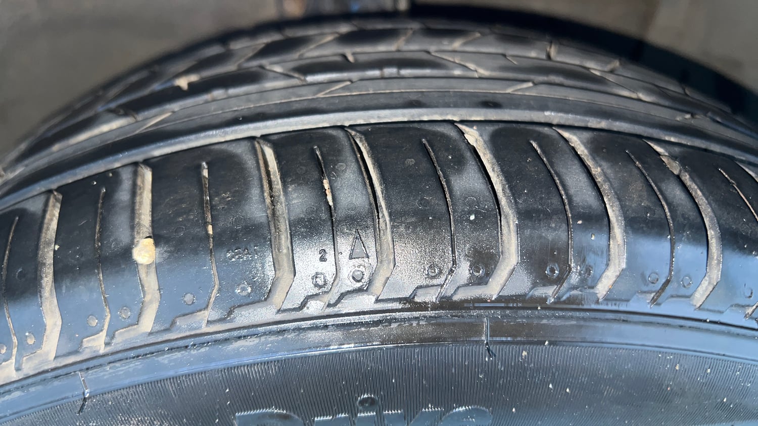 Used 2019 Maruti Suzuki Ciaz Alpha Hybrid 1.5 AT Petrol Automatic tyres RIGHT FRONT TYRE TREAD VIEW
