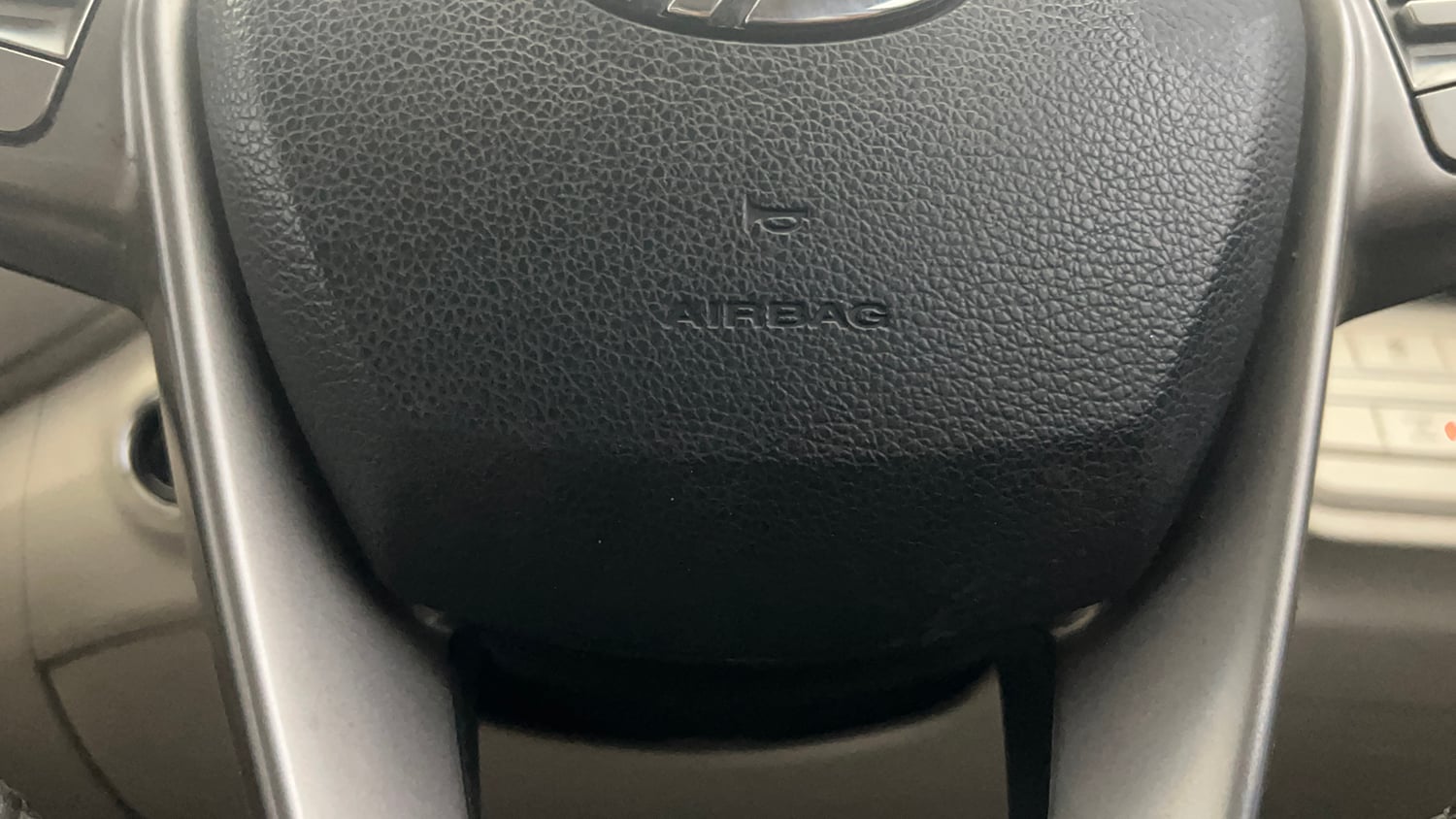 Used 2022 Mahindra XUV 300 W8 (O) 1.2 Petrol Petrol Manual top_features Airbags