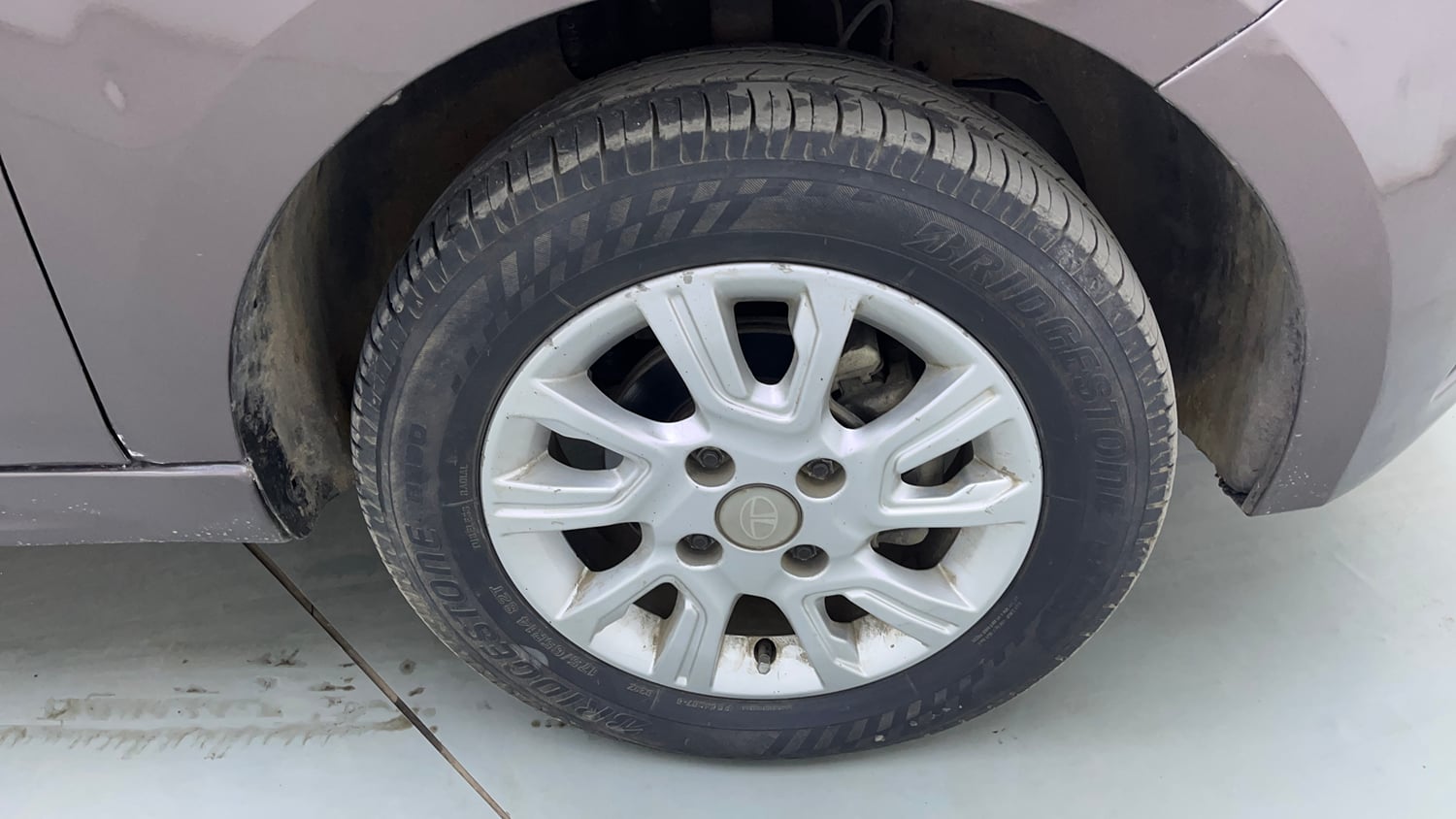 Used 2018 Tata Tiago Revotron XZA Petrol Automatic tyres RIGHT FRONT TYRE RIM VIEW