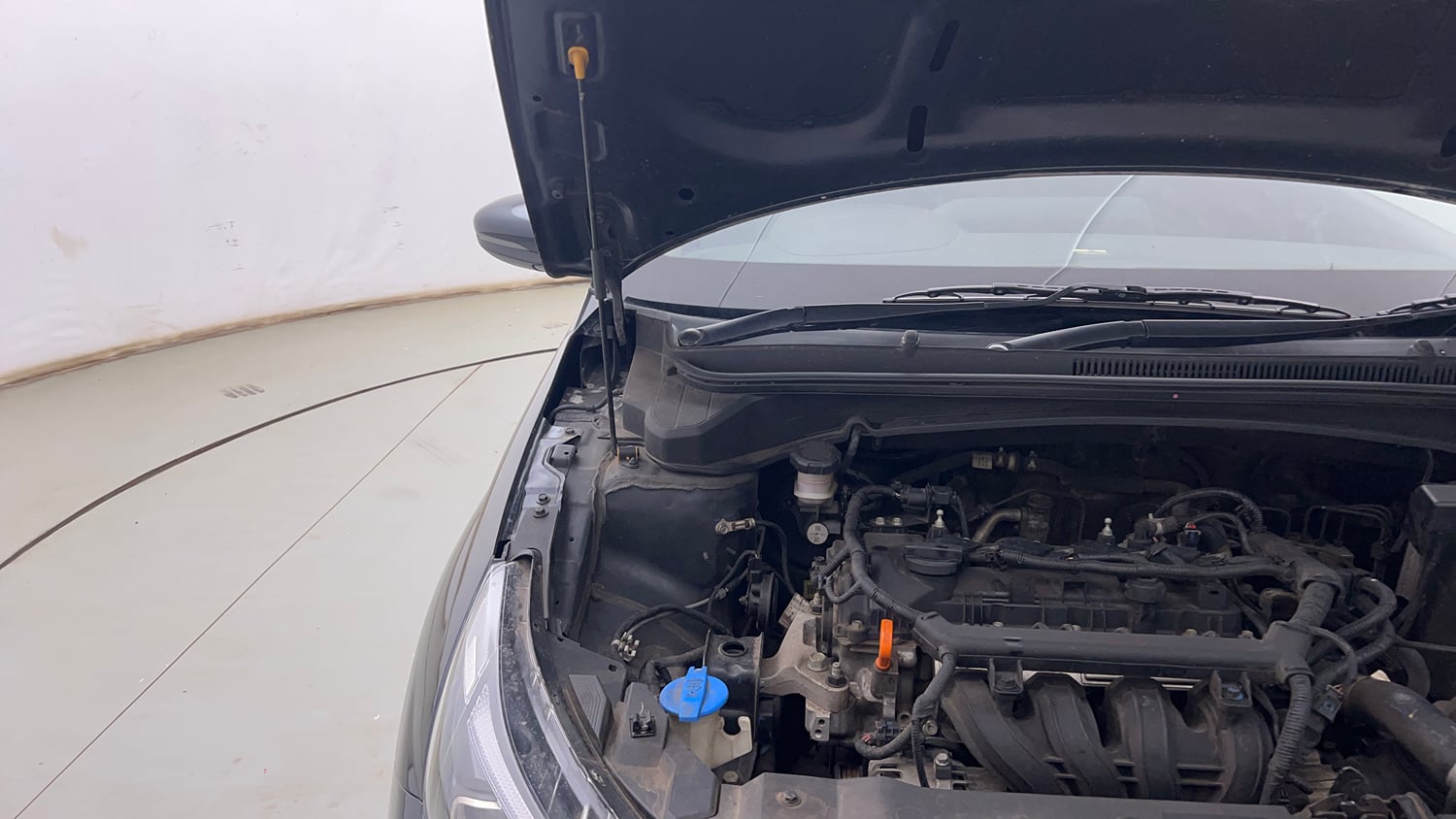Used 2023 Hyundai i20 Asta 1.2 MT Petrol Manual engine ENGINE RIGHT SIDE HINGE & APRON VIEW