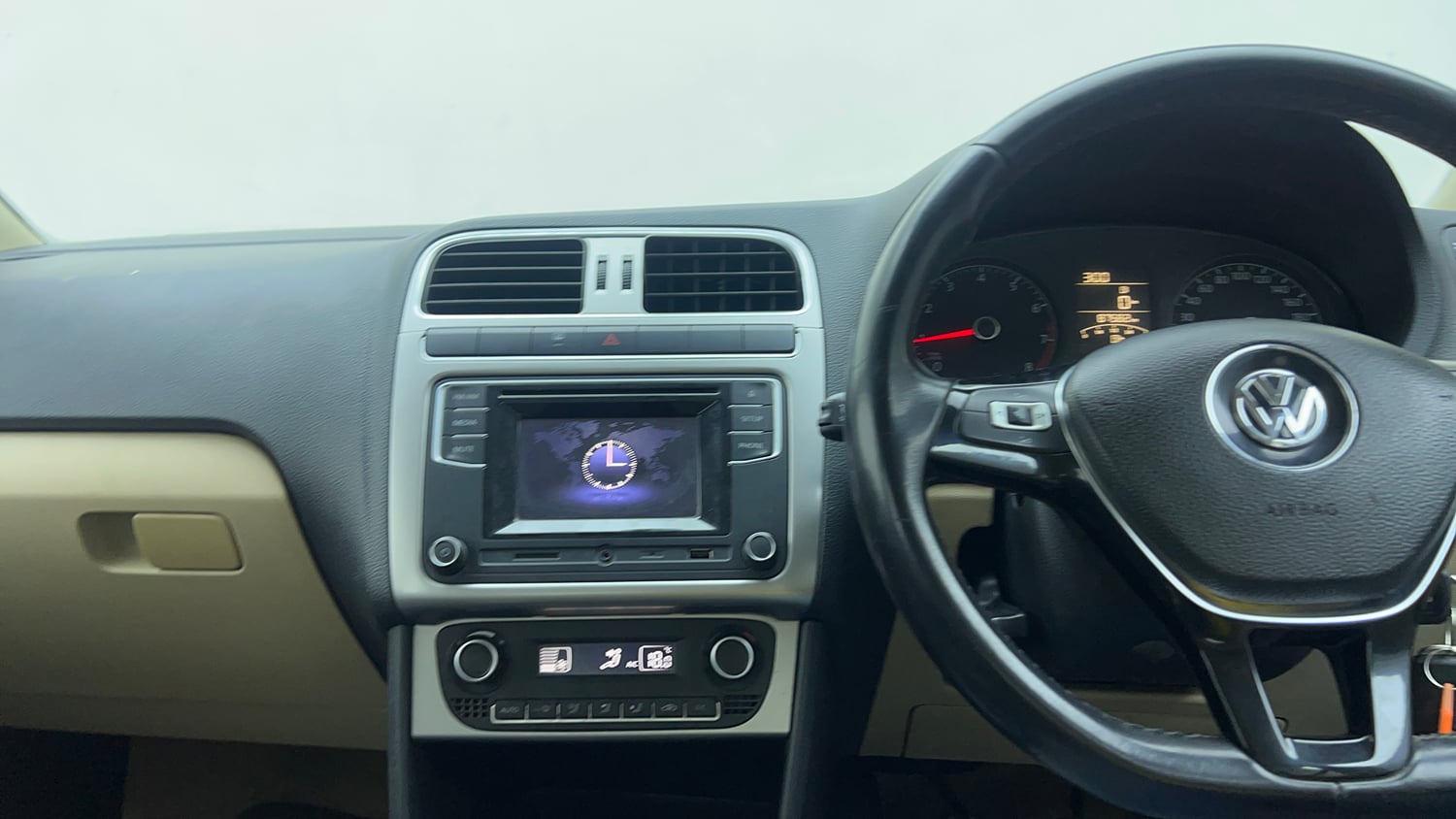 Used 2017 Volkswagen Polo Highline1.2L (P) Petrol Manual top_features Touch screen infotainment system