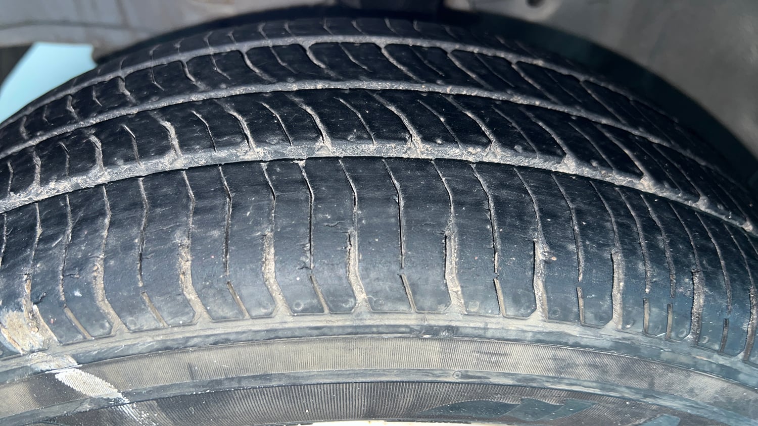 Used 2014 Honda Amaze 1.2 EX i-VTEC Petrol Manual tyres LEFT FRONT TYRE TREAD VIEW