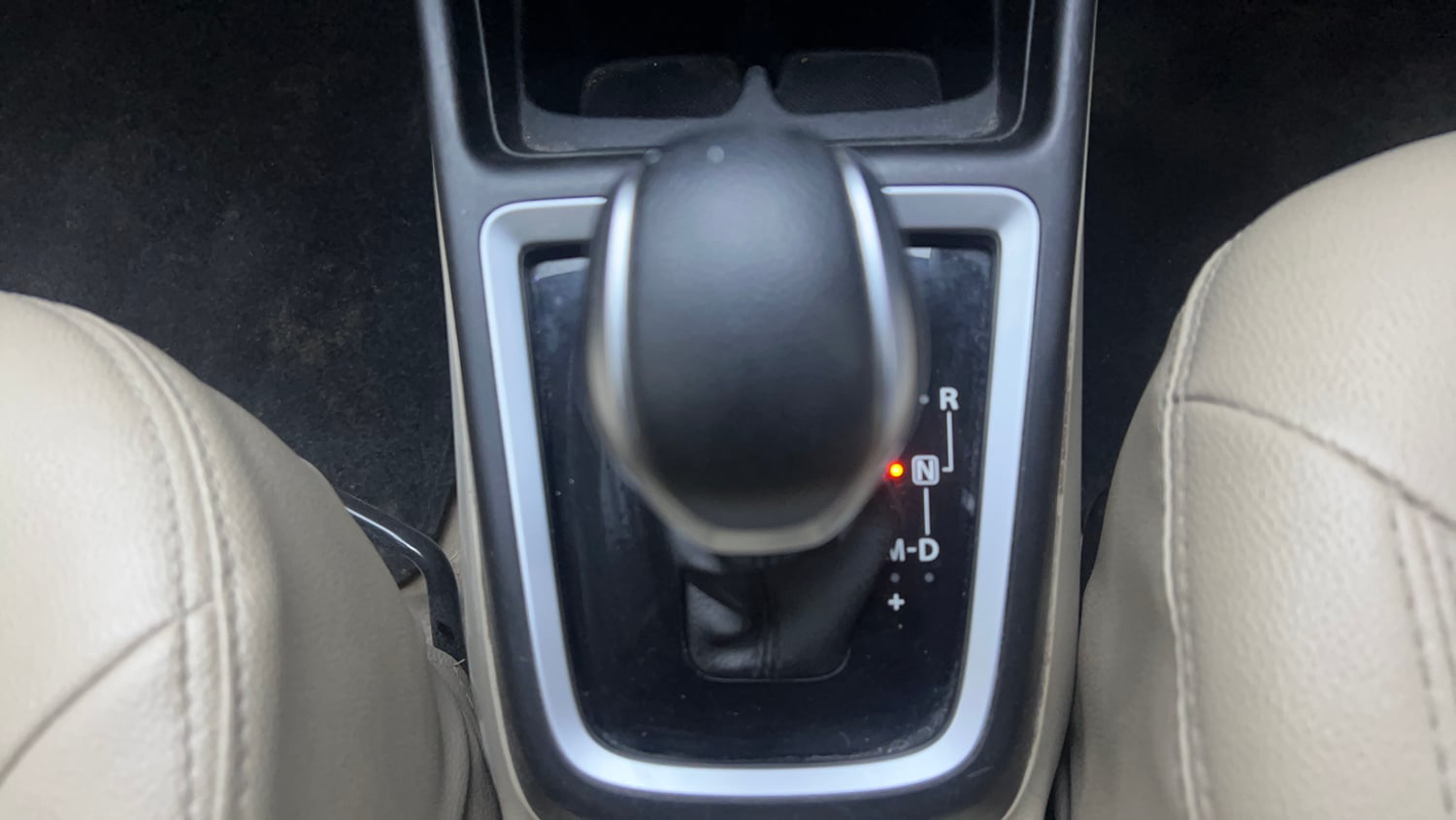 Used 2019 Maruti Suzuki Dzire VXi AMT Petrol Automatic interior GEAR  KNOB VIEW
