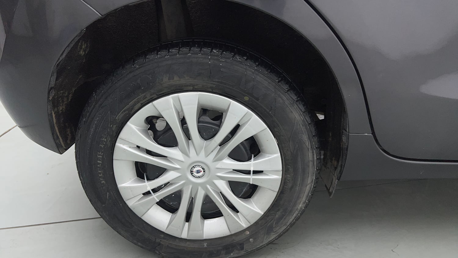 Used 2017 Maruti Suzuki Baleno Delta 1.2 Petrol Manual tyres RIGHT REAR TYRE RIM VIEW