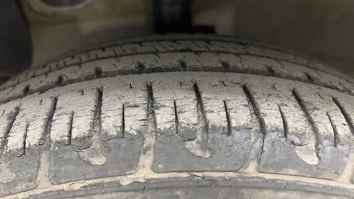Used 2017 Hyundai Grand i10 Sportz (O) 1.2 Kappa VTVT Petrol Manual tyres LEFT FRONT TYRE TREAD VIEW