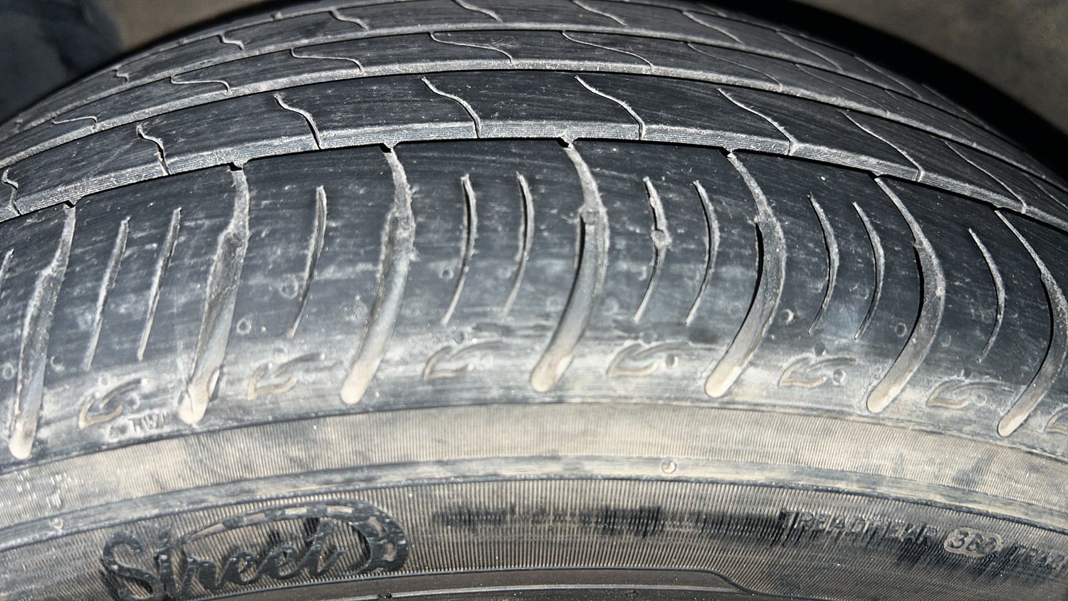 Used 2020 Kia Seltos Anniversary Edition 1.5 Petrol Manual tyres LEFT FRONT TYRE TREAD VIEW