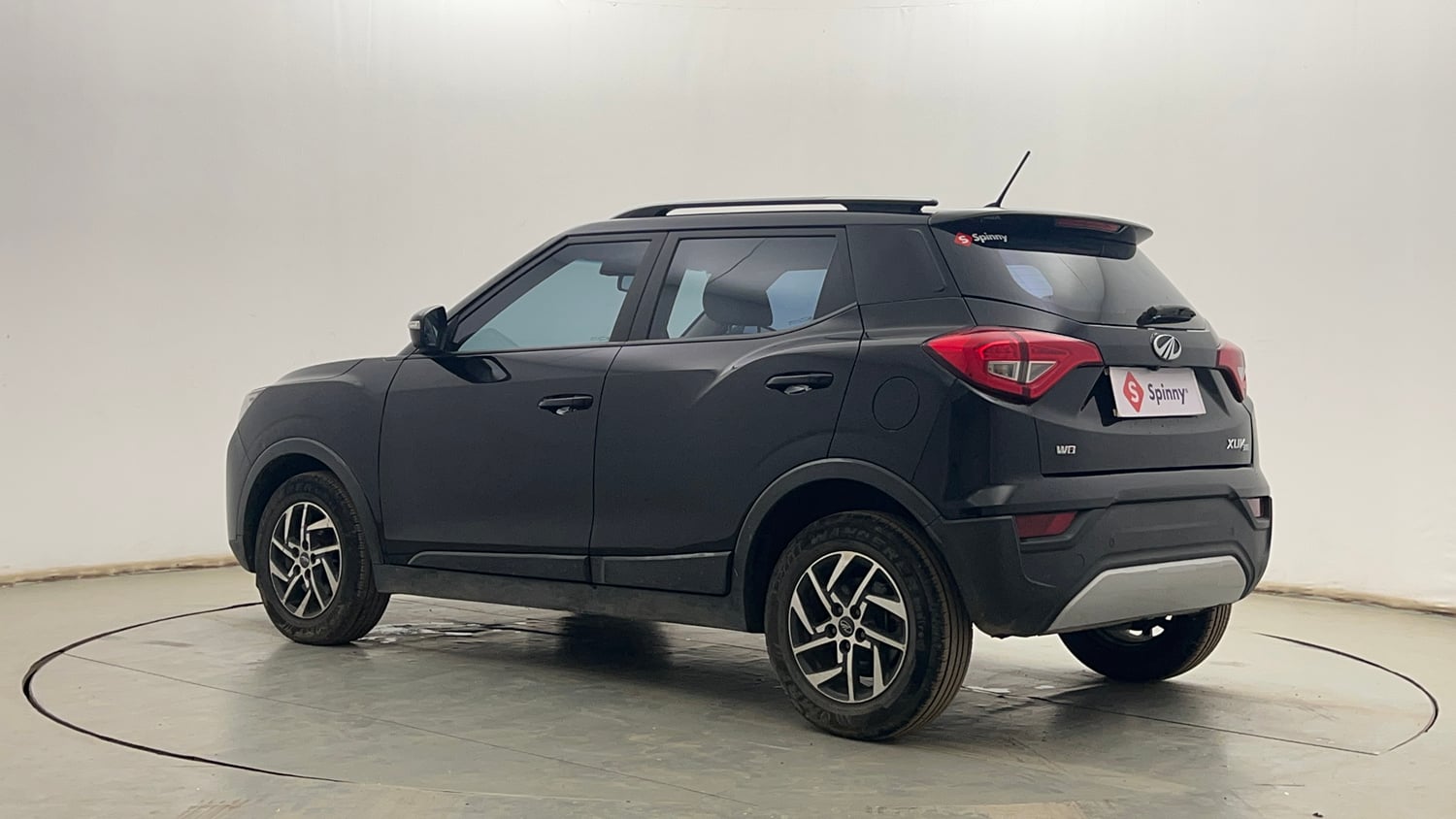 Used 2022 Mahindra XUV 300 W8 (O) 1.2 Petrol Petrol Manual exterior LEFT REAR CORNER VIEW