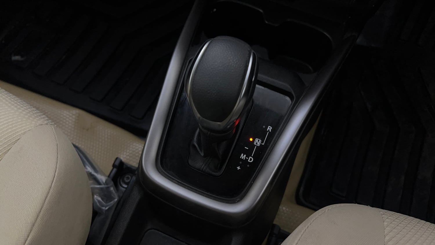 Used 2024 Maruti Suzuki Dzire ZXi Plus AMT Petrol Automatic interior GEAR  KNOB VIEW