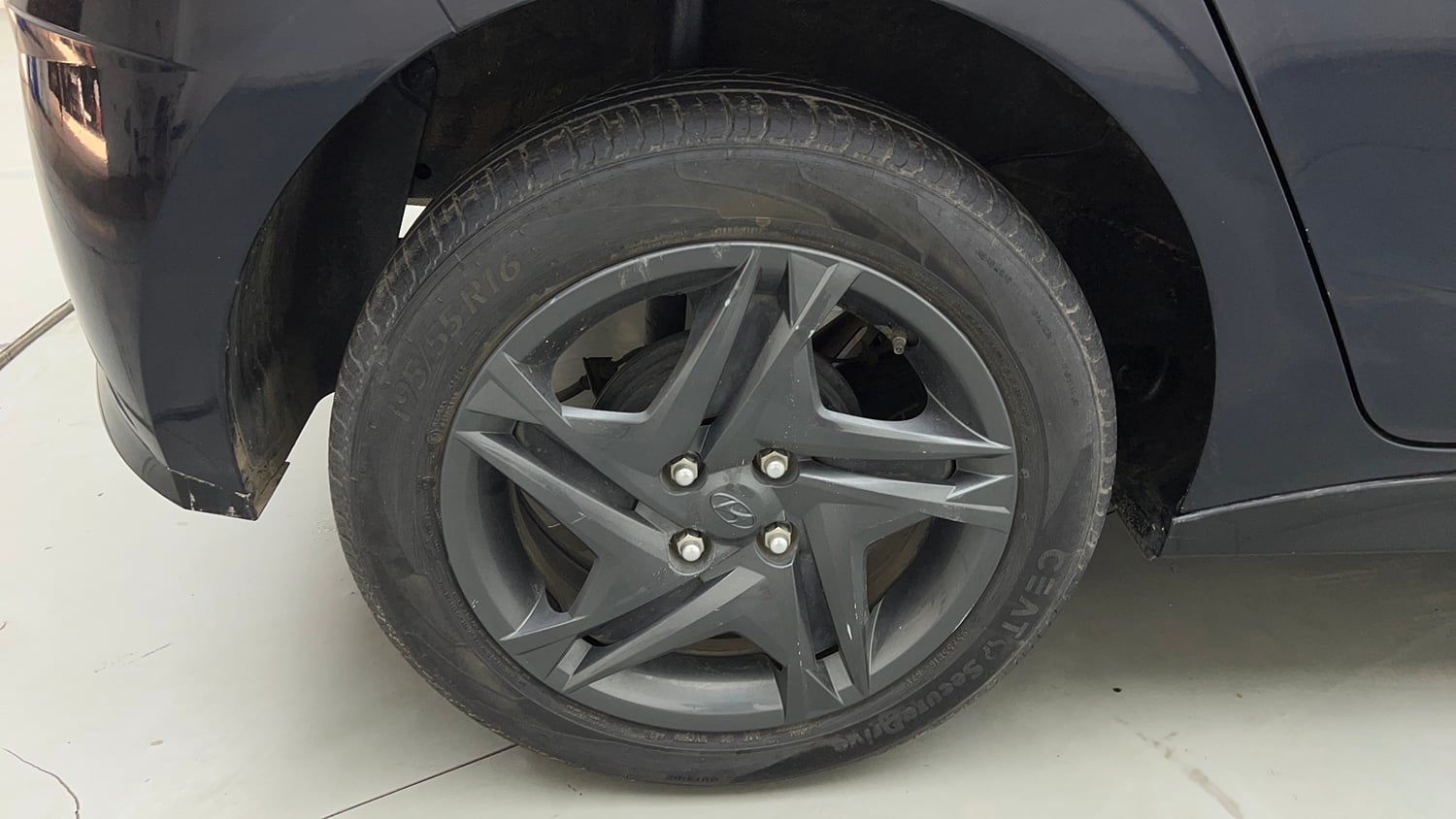 Used 2020 Hyundai i20 Sportz 1.2 MT Petrol Manual tyres RIGHT REAR TYRE RIM VIEW
