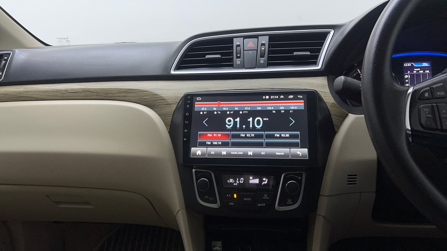 Used 2020 Maruti Suzuki Ciaz Delta Hybrid 1.5 Petrol Manual top_features Integrated (in-dash) music system