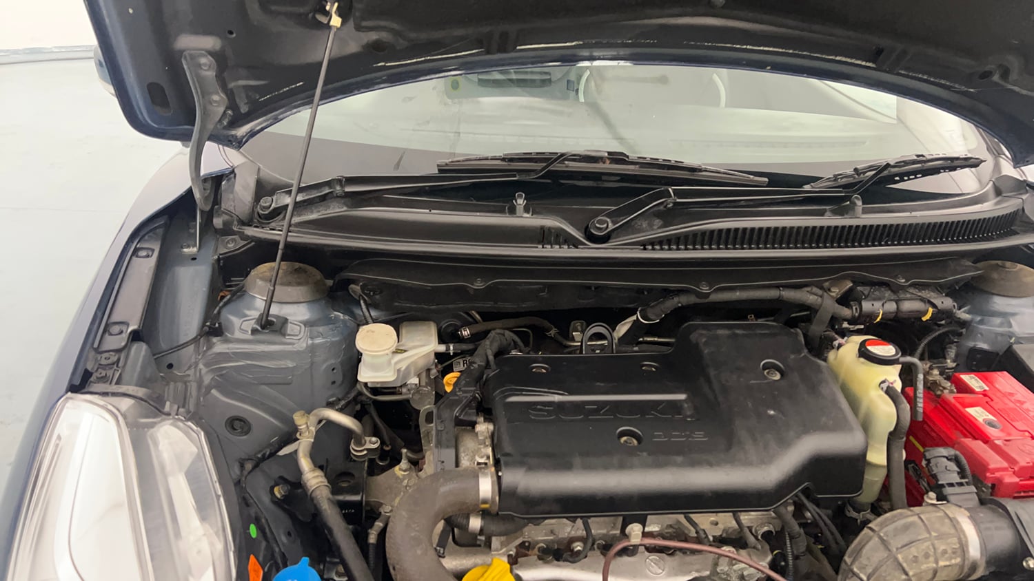 Used 2017 Maruti Suzuki Baleno Delta 1.3 Diesel Manual engine ENGINE RIGHT SIDE HINGE & APRON VIEW
