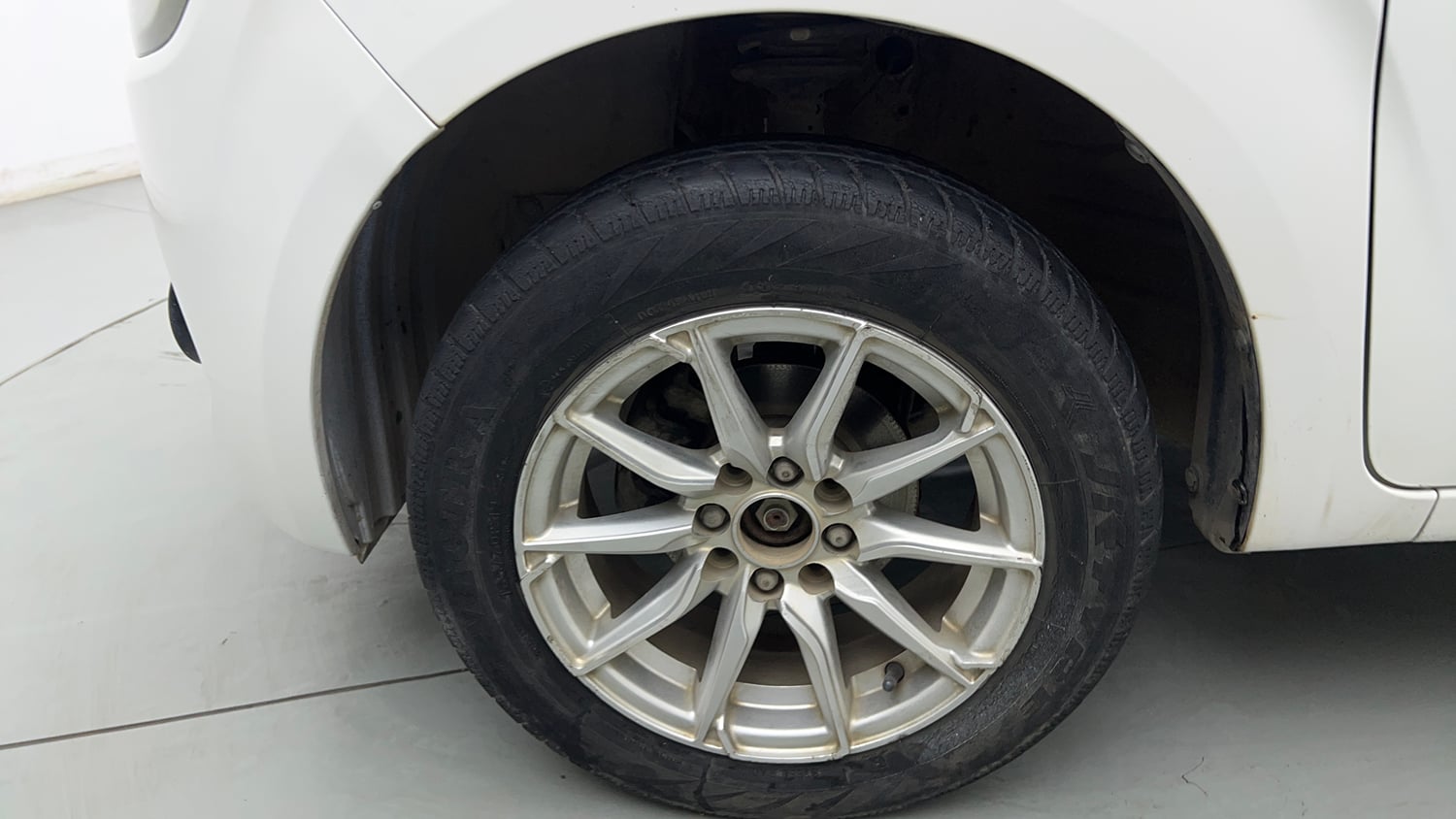 Used 2021 Maruti Suzuki Wagon R 1.0 LXI CNG (Outside Fitted) Cng Manual tyres LEFT FRONT TYRE RIM VIEW