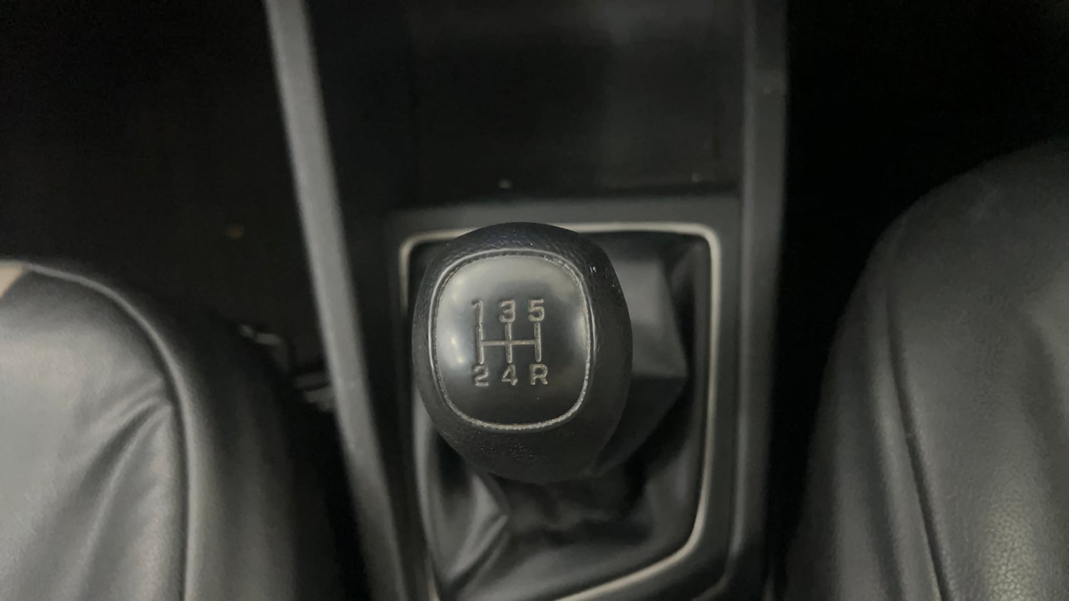 Used 2015 Hyundai Elite i20 Magna 1.2 Petrol Manual interior GEAR  KNOB VIEW