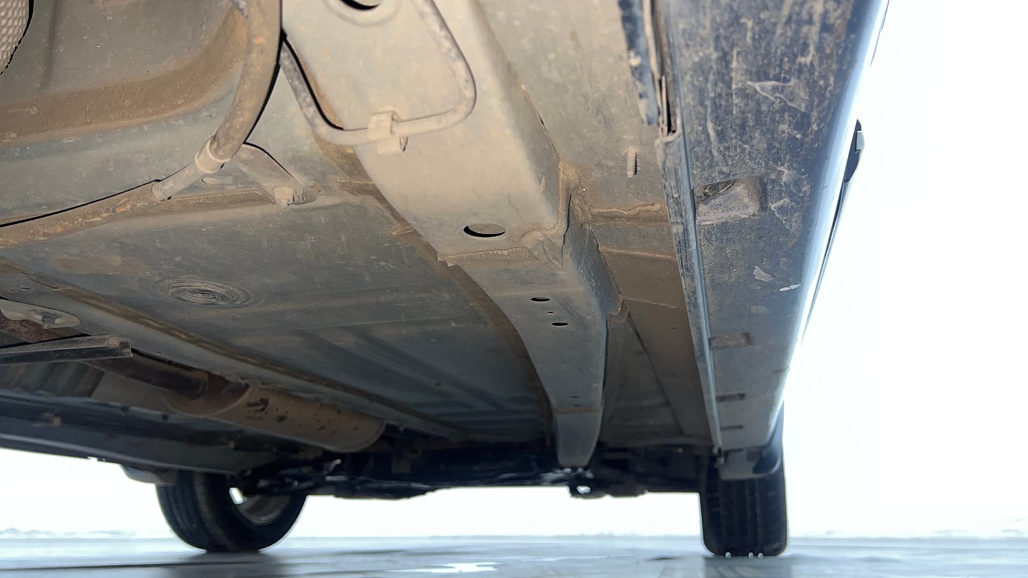 Used 2017 Maruti Suzuki Baleno Alpha 1.2 Petrol Manual extra REAR RIGHT UNDERBODY VIEW