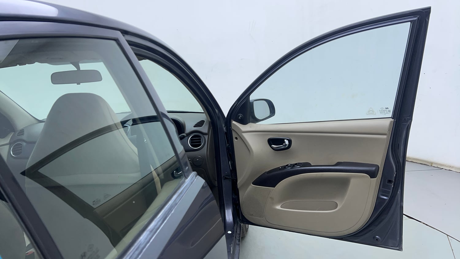 Used 2014 Hyundai i10 Sportz 1.1 iRDE2 Petrol Manual interior RIGHT FRONT DOOR OPEN VIEW