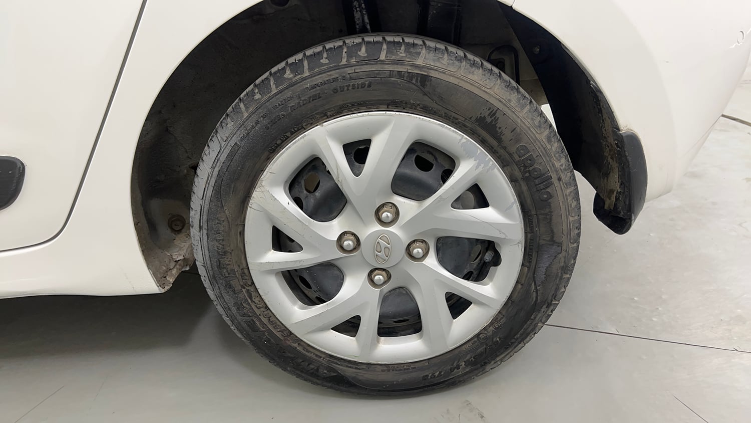 Used 2017 Hyundai Grand i10 Sportz (O) 1.2 Kappa VTVT Petrol Manual tyres LEFT REAR TYRE RIM VIEW