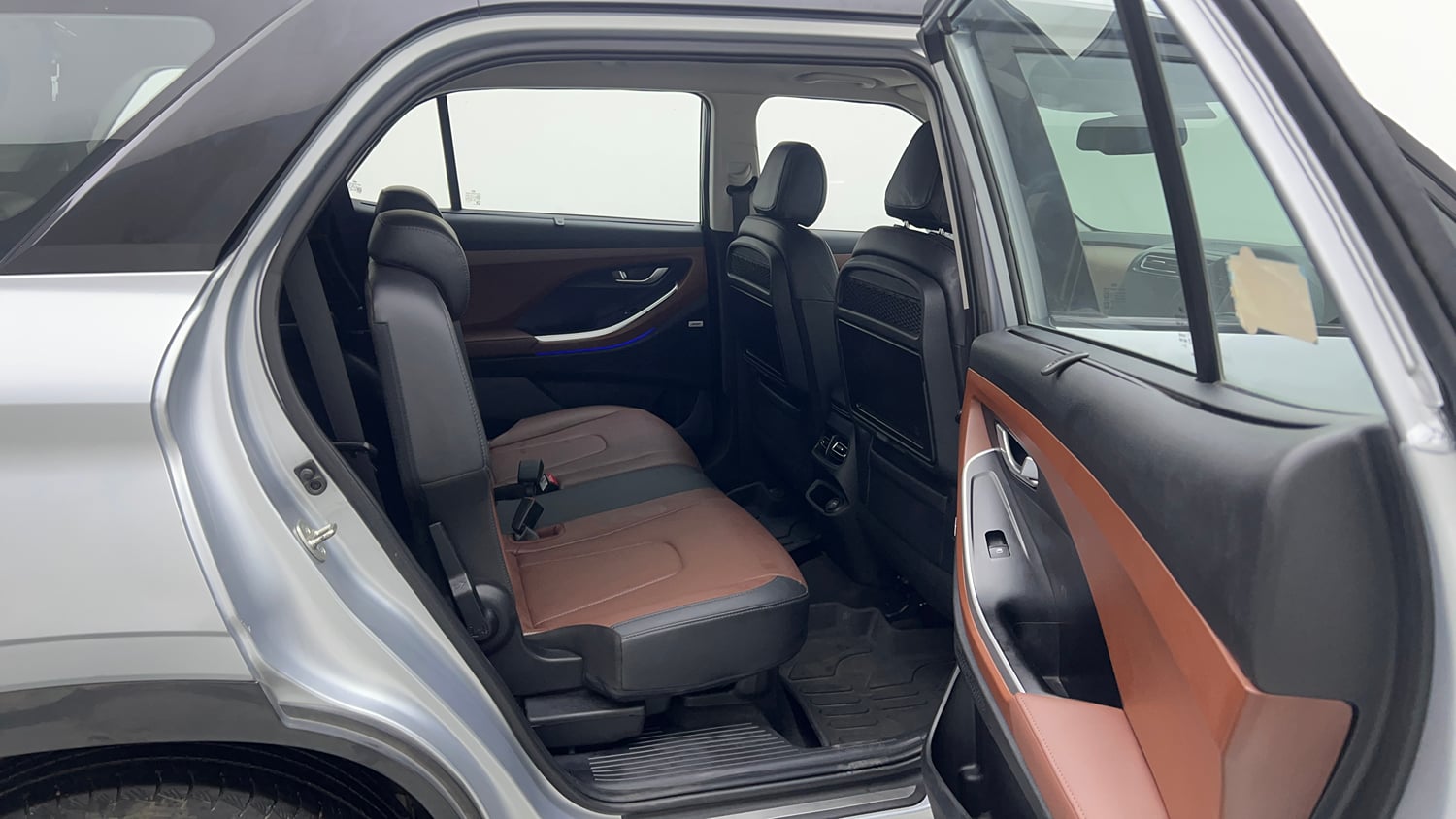 Used 2023 Hyundai Alcazar Platinum 7 STR 1.5 Turbo Petrol Petrol Manual interior RIGHT SIDE REAR DOOR CABIN VIEW