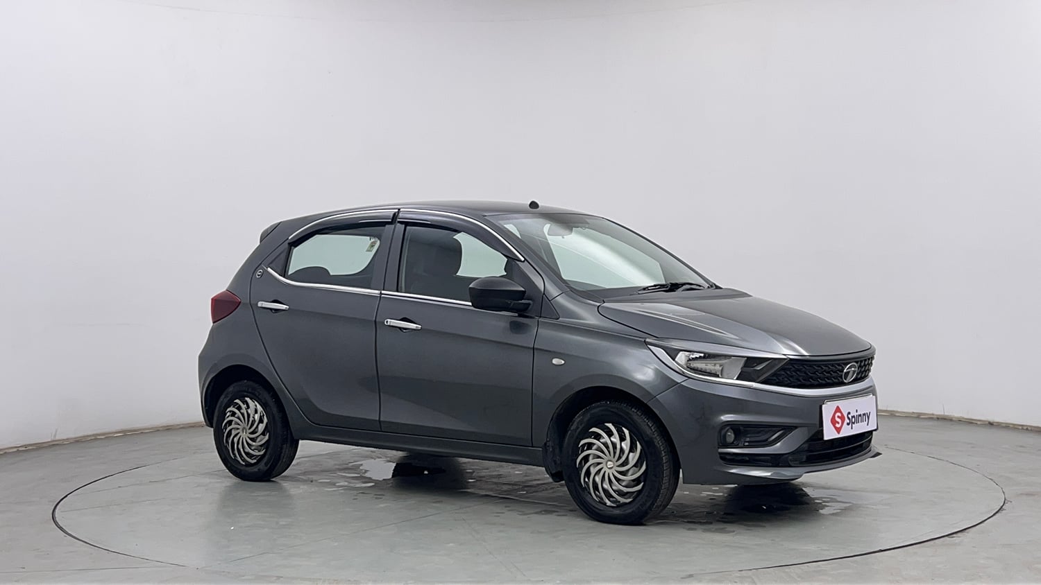 Used 2024 Tata Tiago XE Petrol Manual exterior RIGHT FRONT CORNER VIEW