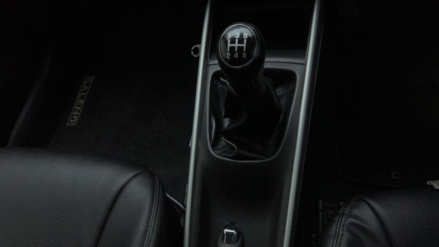Used 2017 Maruti Suzuki Baleno Delta 1.2 Petrol Manual interior GEAR  KNOB VIEW