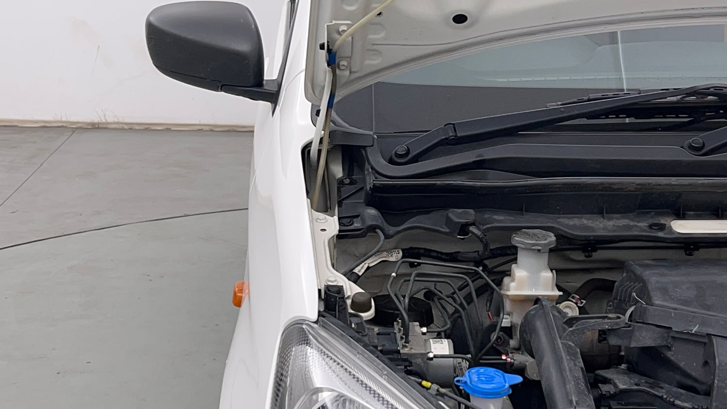 Used 2023 Maruti Suzuki Alto K10 VXi Plus Petrol Manual engine ENGINE RIGHT SIDE HINGE & APRON VIEW