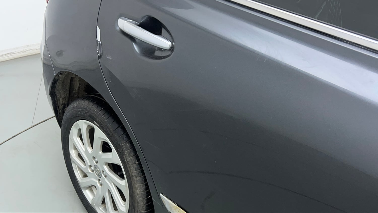Used 2024 Maruti Suzuki Baleno Zeta MT Petrol Manual dents MINOR SCRATCH
