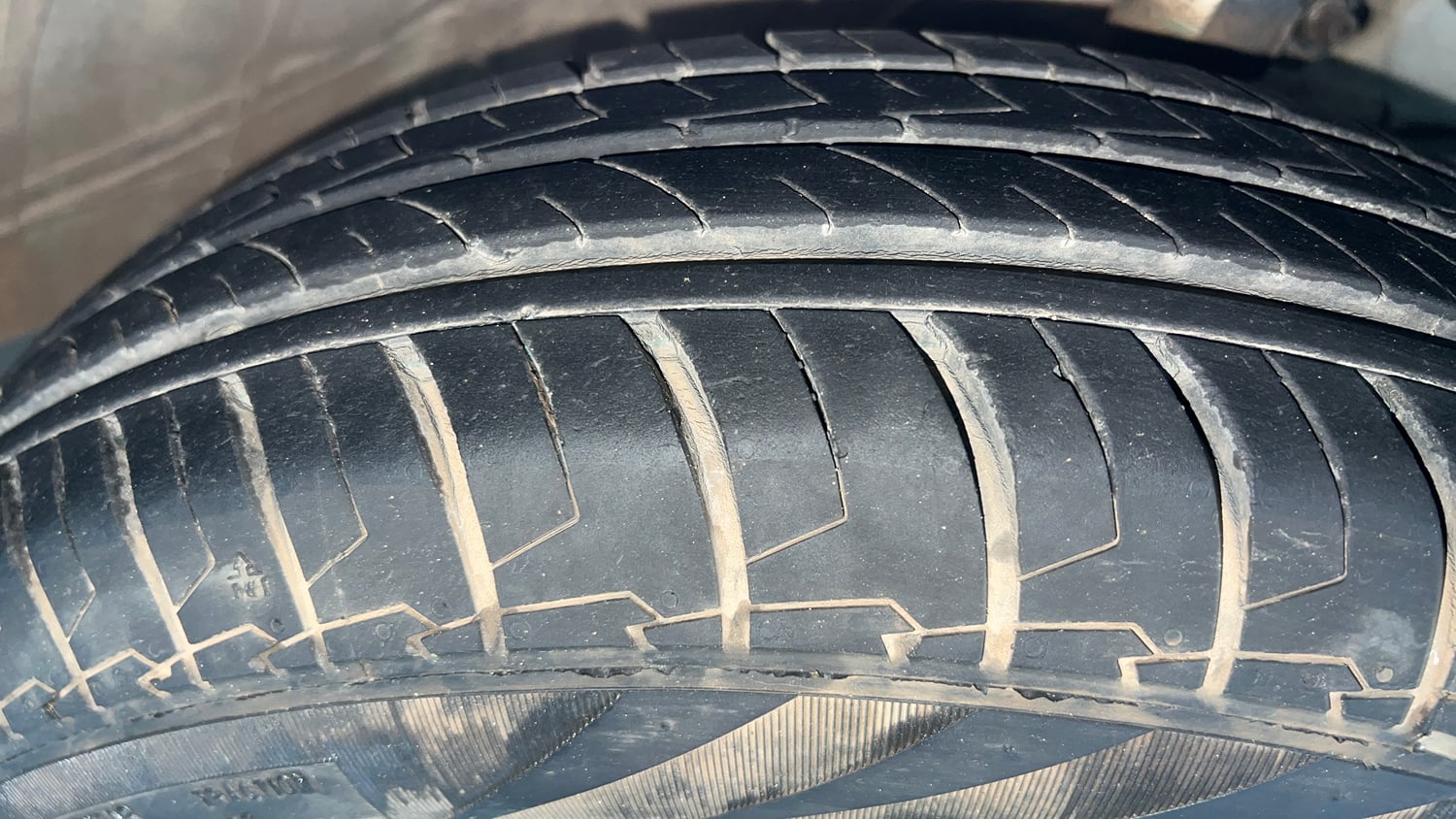 Used 2022 Maruti Suzuki Swift LXi Petrol Manual tyres RIGHT FRONT TYRE TREAD VIEW