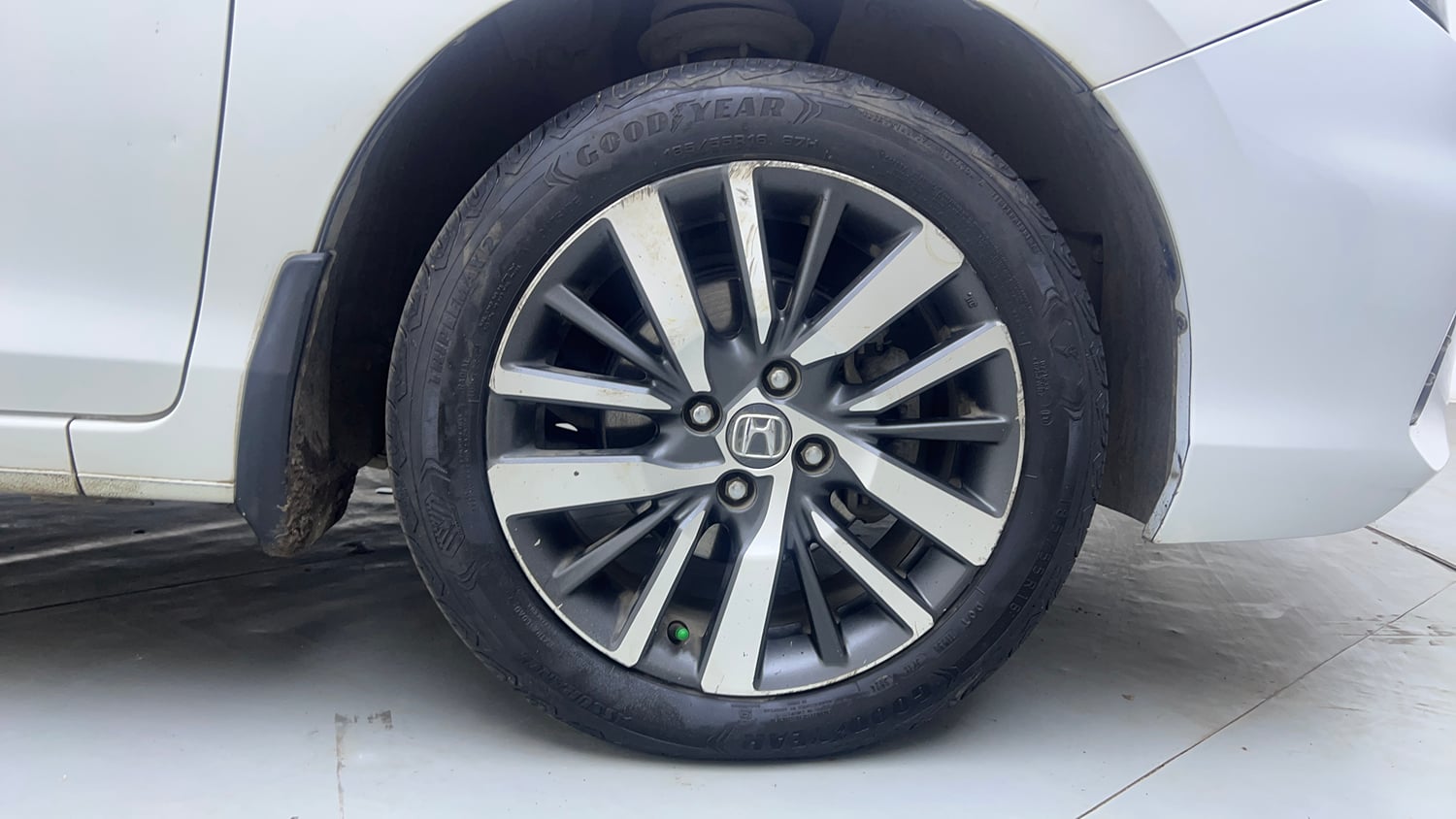 Used 2021 Honda City ZX CVT Petrol Petrol Automatic tyres RIGHT FRONT TYRE RIM VIEW