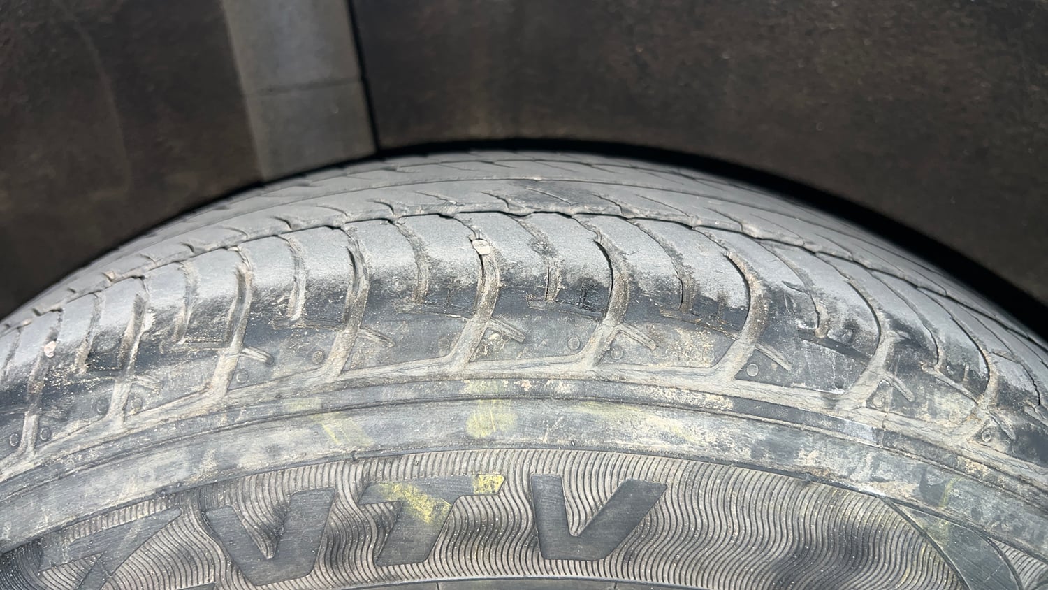 Used 2021 Maruti Suzuki Wagon R VXi (O) 1.2 AMT Petrol Automatic tyres RIGHT REAR TYRE TREAD VIEW