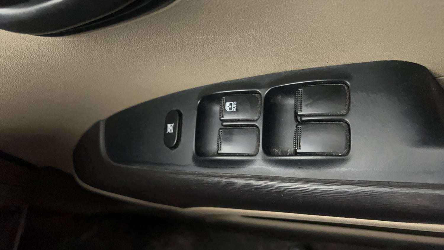 Used 2015 Hyundai i10 Magna 1.1 iRDE2 Petrol Manual top_features Power windows