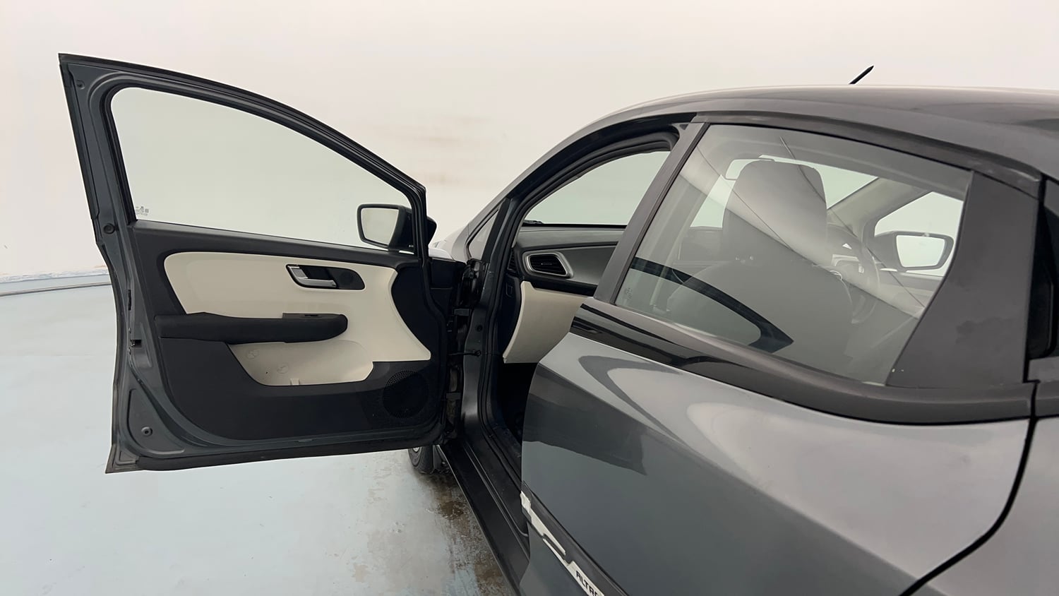 Used 2022 Tata Altroz XZ Petrol Petrol Manual interior LEFT FRONT DOOR OPEN VIEW