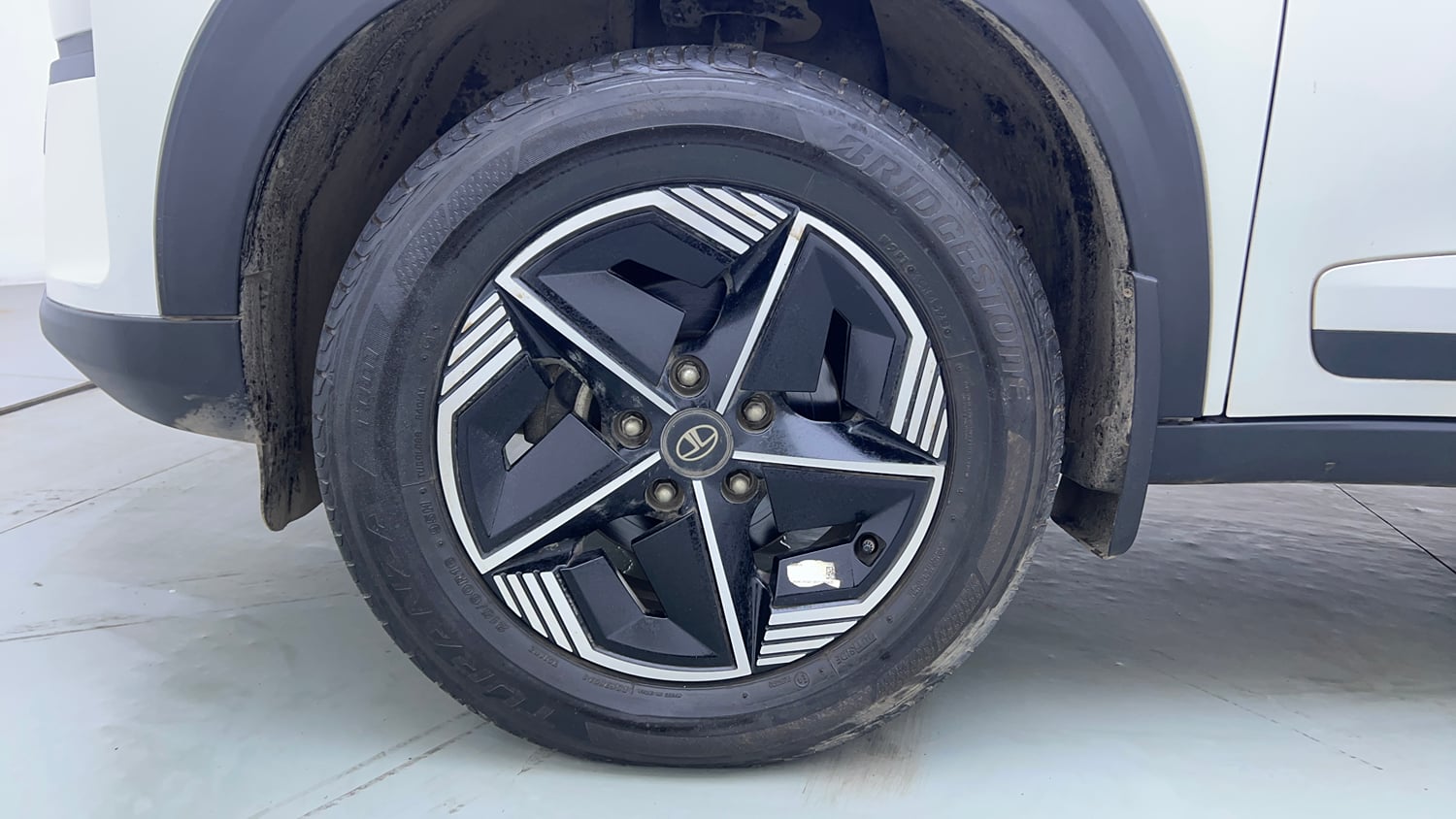 Used 2023 Tata Nexon Fearless Plus S 1.2 Revotron Petrol 7DCA DT Petrol Automatic tyres LEFT FRONT TYRE RIM VIEW