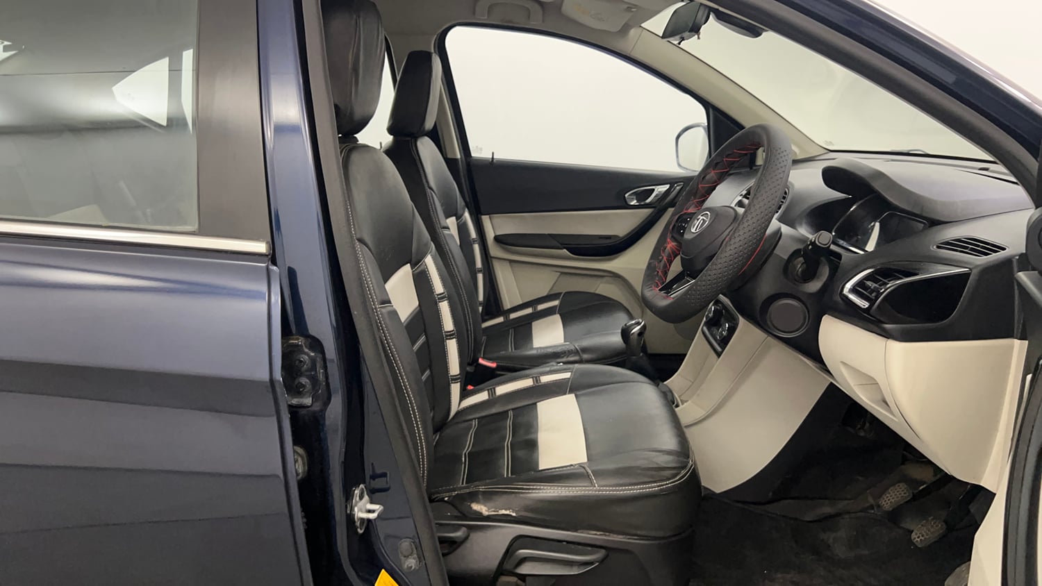 Used 2022 Tata Tigor XZ Plus Petrol Manual interior RIGHT SIDE FRONT DOOR CABIN VIEW