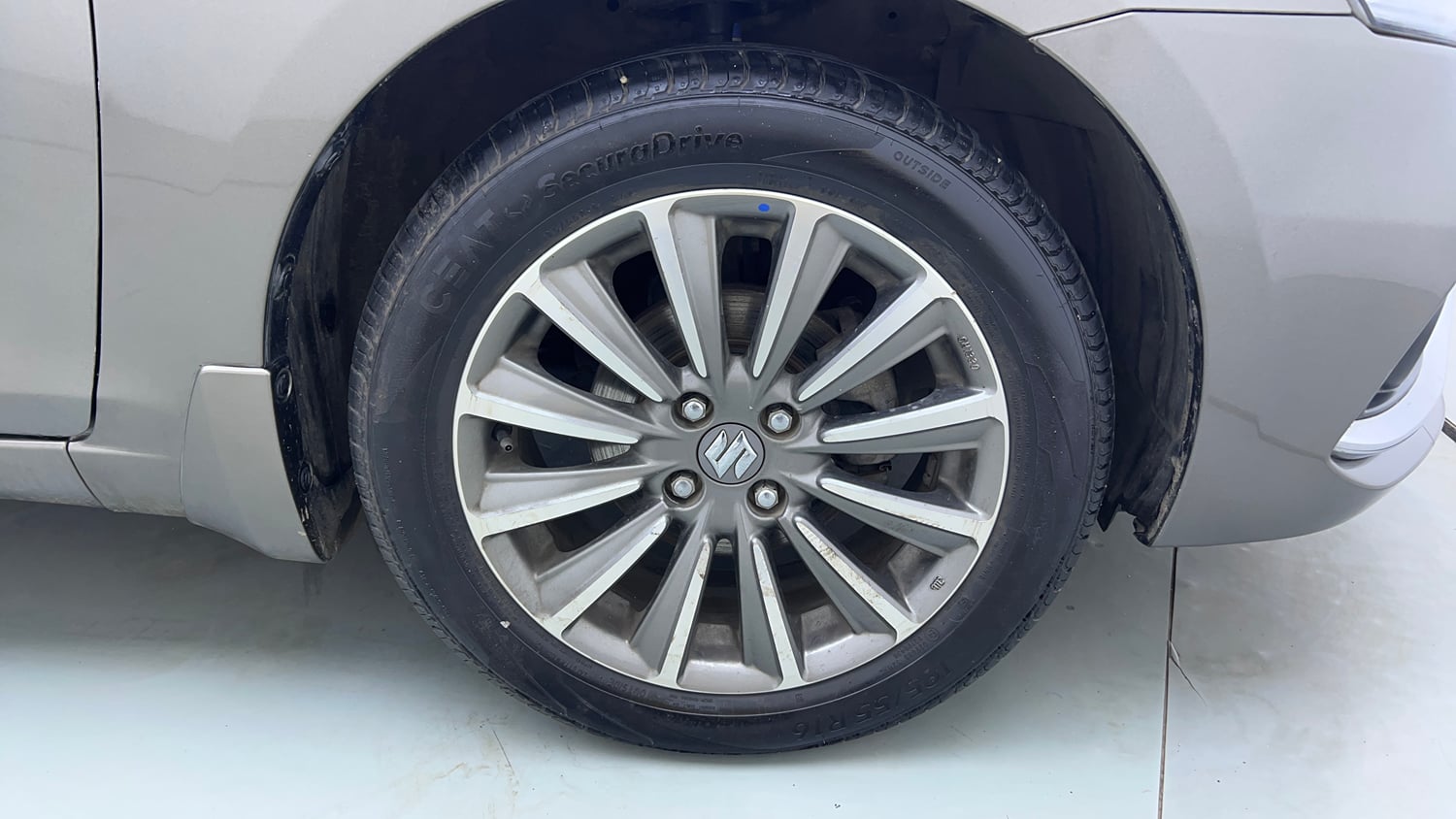 Used 2019 Maruti Suzuki Ciaz Alpha Hybrid 1.5 AT Petrol Automatic tyres RIGHT FRONT TYRE RIM VIEW