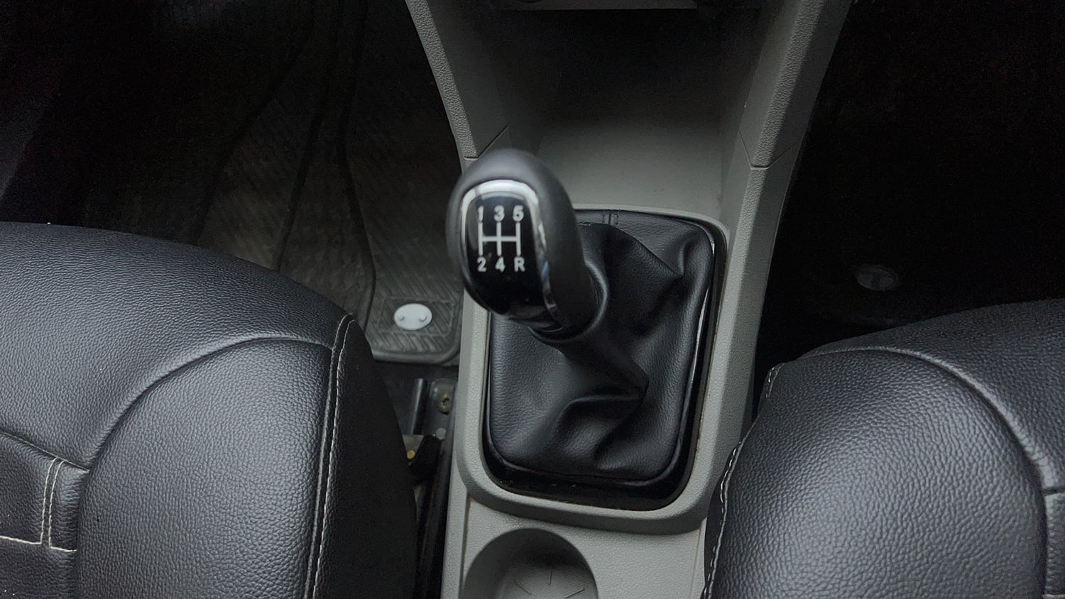 Used 2019 Tata Tiago Revotron XZ w/o Alloy Petrol Manual interior GEAR  KNOB VIEW