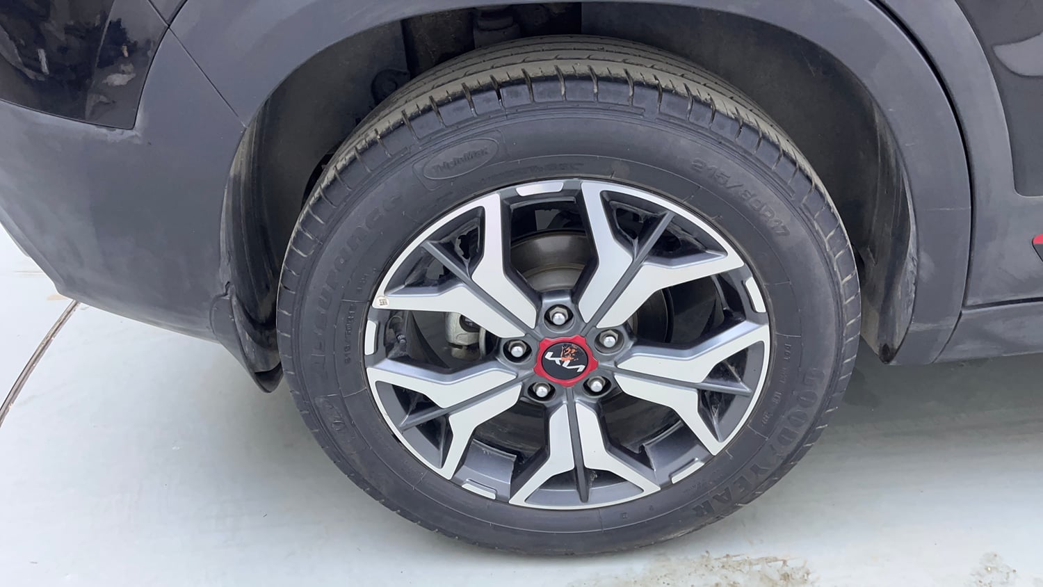 Used 2022 Kia Seltos GTX Plus 1.4 DCT Petrol Automatic tyres RIGHT REAR TYRE RIM VIEW