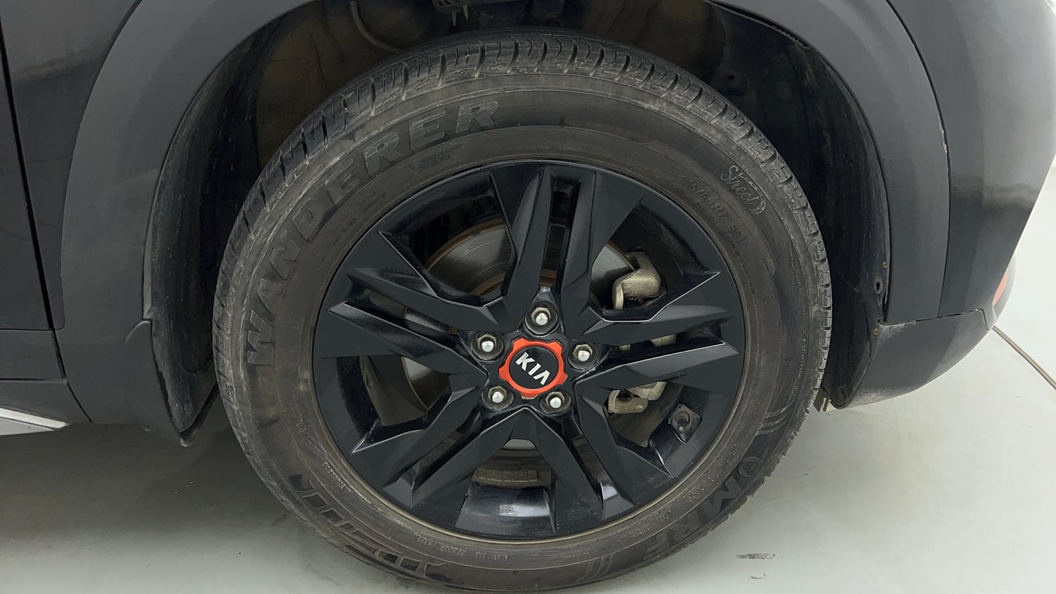 Used 2020 Kia Seltos Anniversary Edition 1.5 Petrol Manual tyres RIGHT FRONT TYRE RIM VIEW