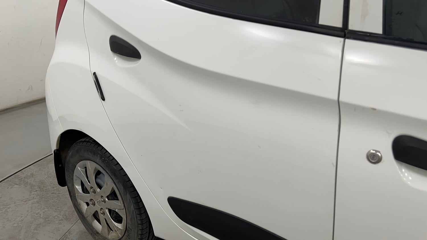 Used 2018 Hyundai Eon Magna + Petrol Manual dents MINOR SCRATCH