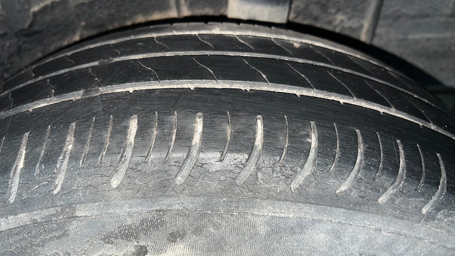 Used 2021 Renault Triber RXZ Petrol Manual tyres LEFT REAR TYRE TREAD VIEW
