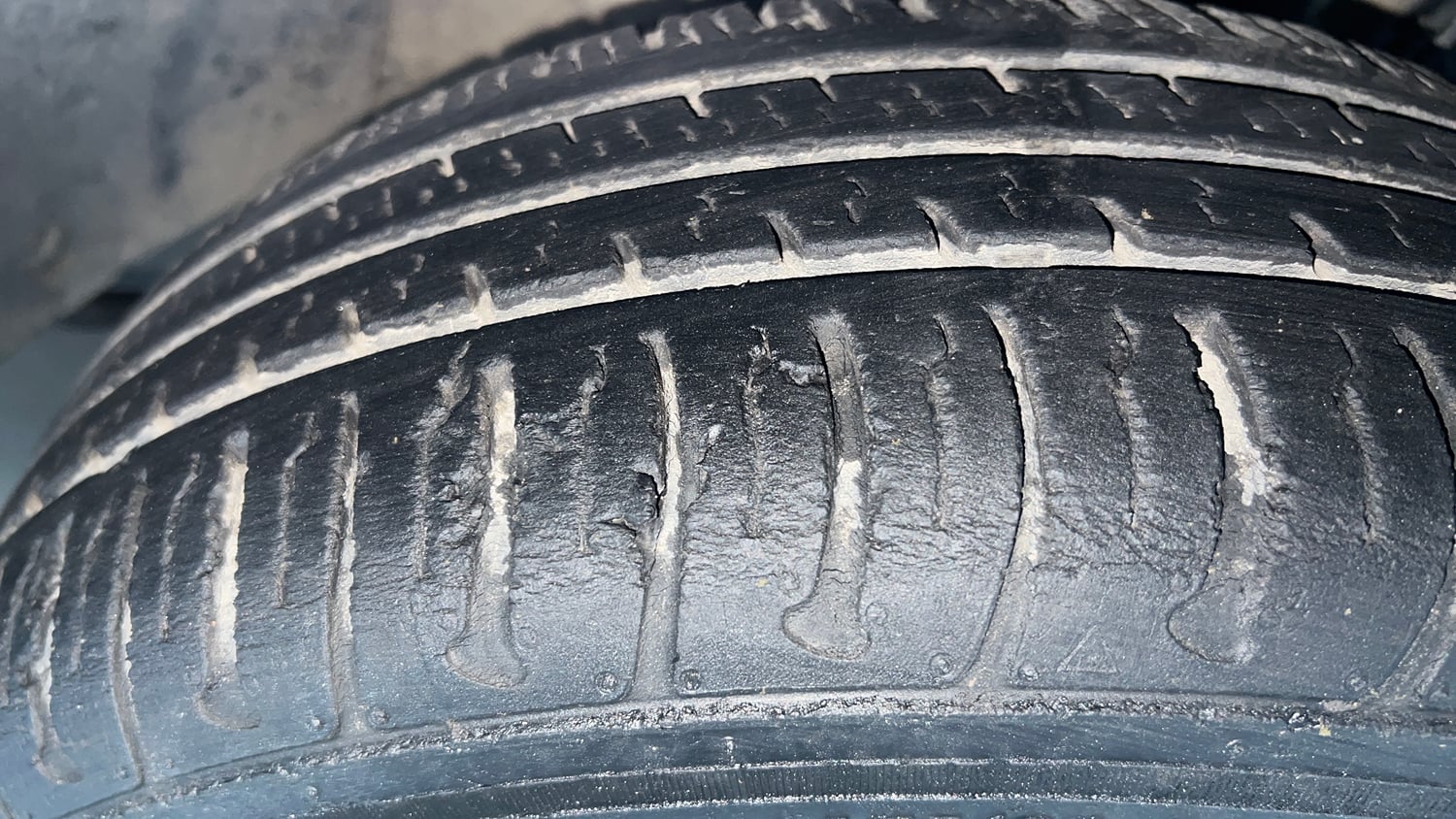 Used 2019 Tata Tiago Revotron XZ w/o Alloy Petrol Manual tyres RIGHT FRONT TYRE TREAD VIEW