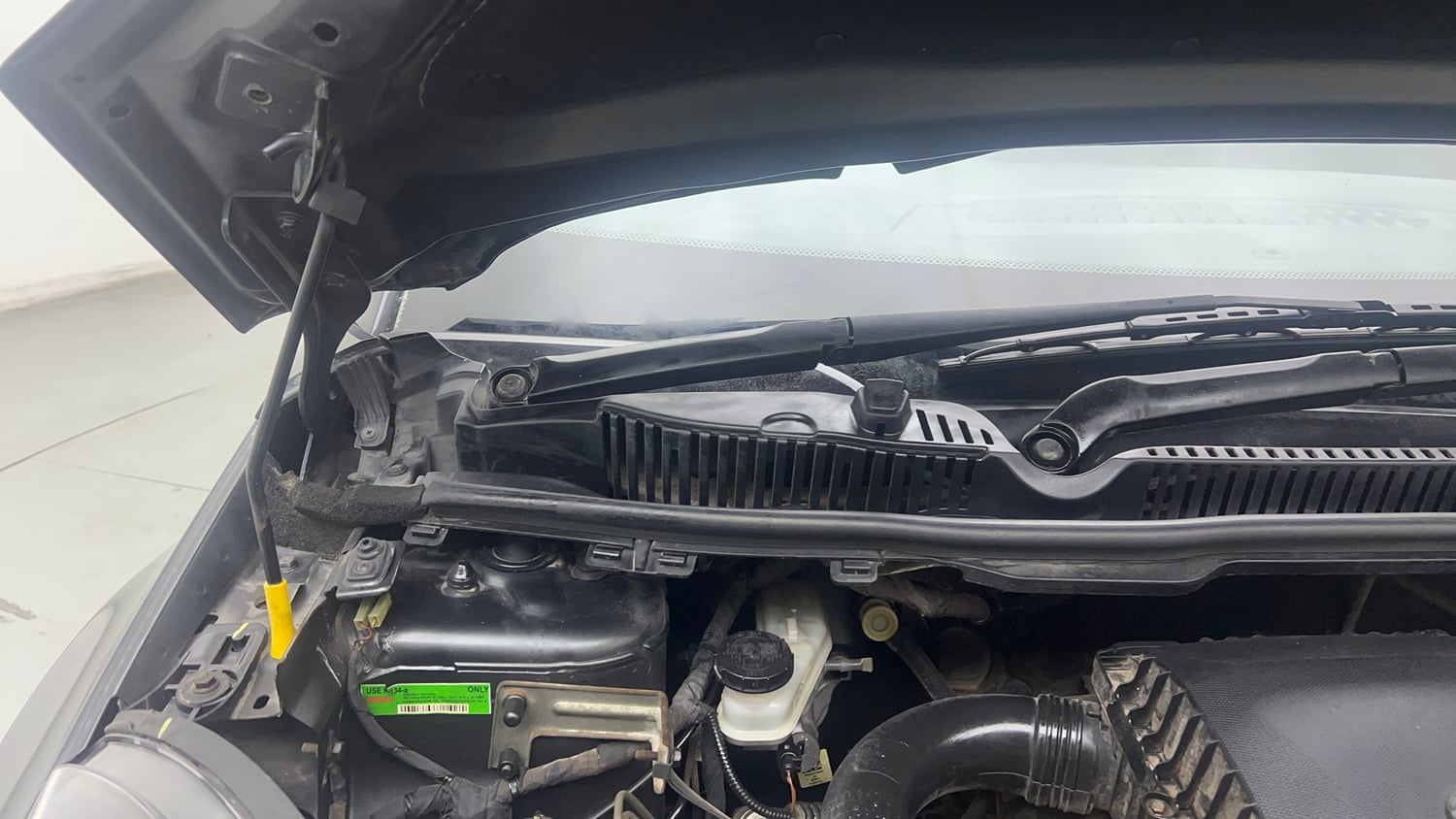 Used 2018 Tata Nexon XZA Plus Petrol Petrol Automatic engine ENGINE RIGHT SIDE HINGE & APRON VIEW