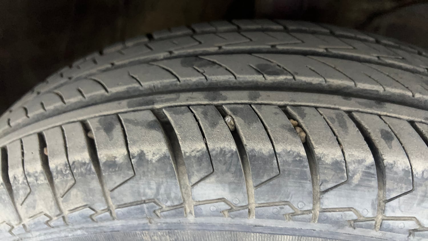 Used 2023 Maruti Suzuki Swift VXi Petrol Manual tyres RIGHT FRONT TYRE TREAD VIEW