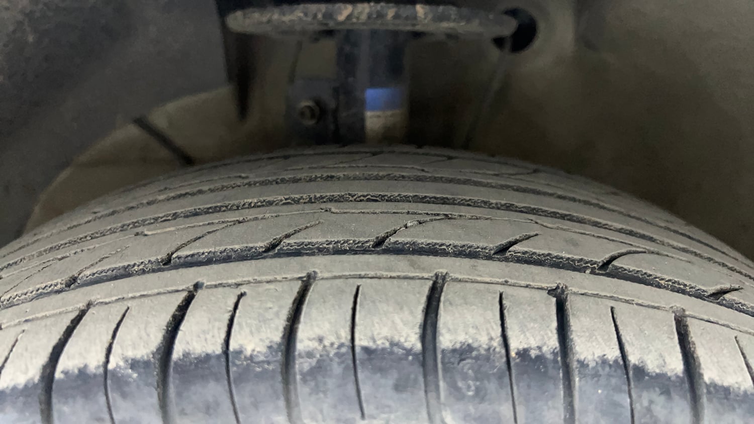 Used 2019 Maruti Suzuki Dzire VXi AMT Petrol Automatic tyres LEFT FRONT TYRE TREAD VIEW