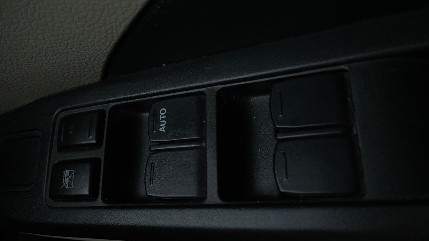 Used 2014 Maruti Suzuki Celerio VXi AMT Petrol Automatic top_features Rear power window