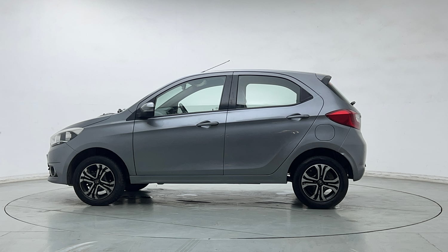Used 2019 Tata Tiago Revotron XZ w/o Alloy Petrol Manual exterior LEFT SIDE VIEW