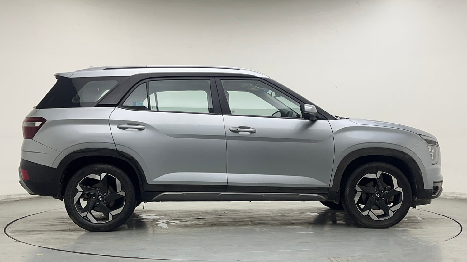 Used 2023 Hyundai Alcazar Platinum 7 STR 1.5 Turbo Petrol Petrol Manual exterior RIGHT SIDE VIEW
