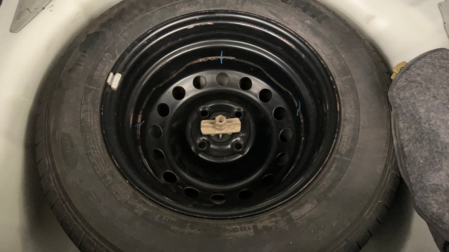 Used 2015 Hyundai Elite i20 Magna 1.2 Petrol Manual tyres SPARE TYRE VIEW