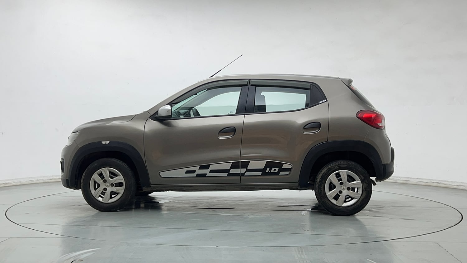 Used 2017 Renault Kwid 1.0 RXT Petrol Manual exterior LEFT SIDE VIEW